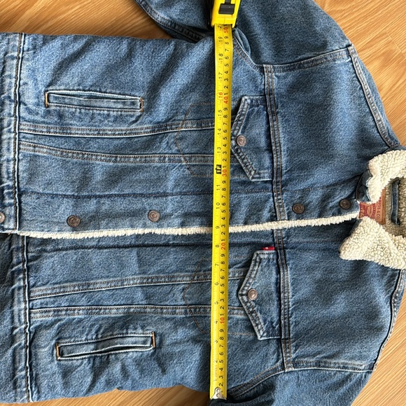 COPY - Women Levi’s fleeced lined Jean jacket - Picture 9 of 14